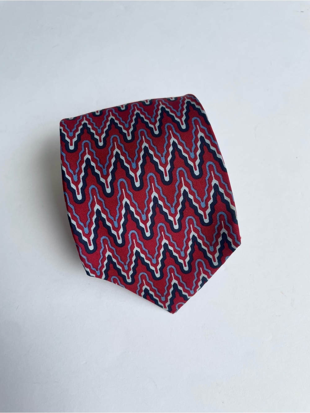 Authentic Hermès Men’s Silk Neck Tie, Burgundy Abstract Chevron, 100% Silk